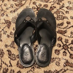 Vince Camuto Black Shiny Crocodile Flip Flops